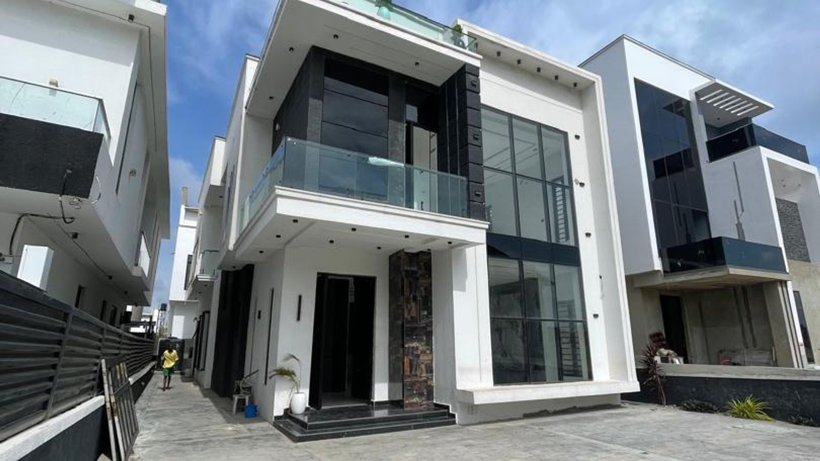 6 Bedroom Fully Detached Duplex