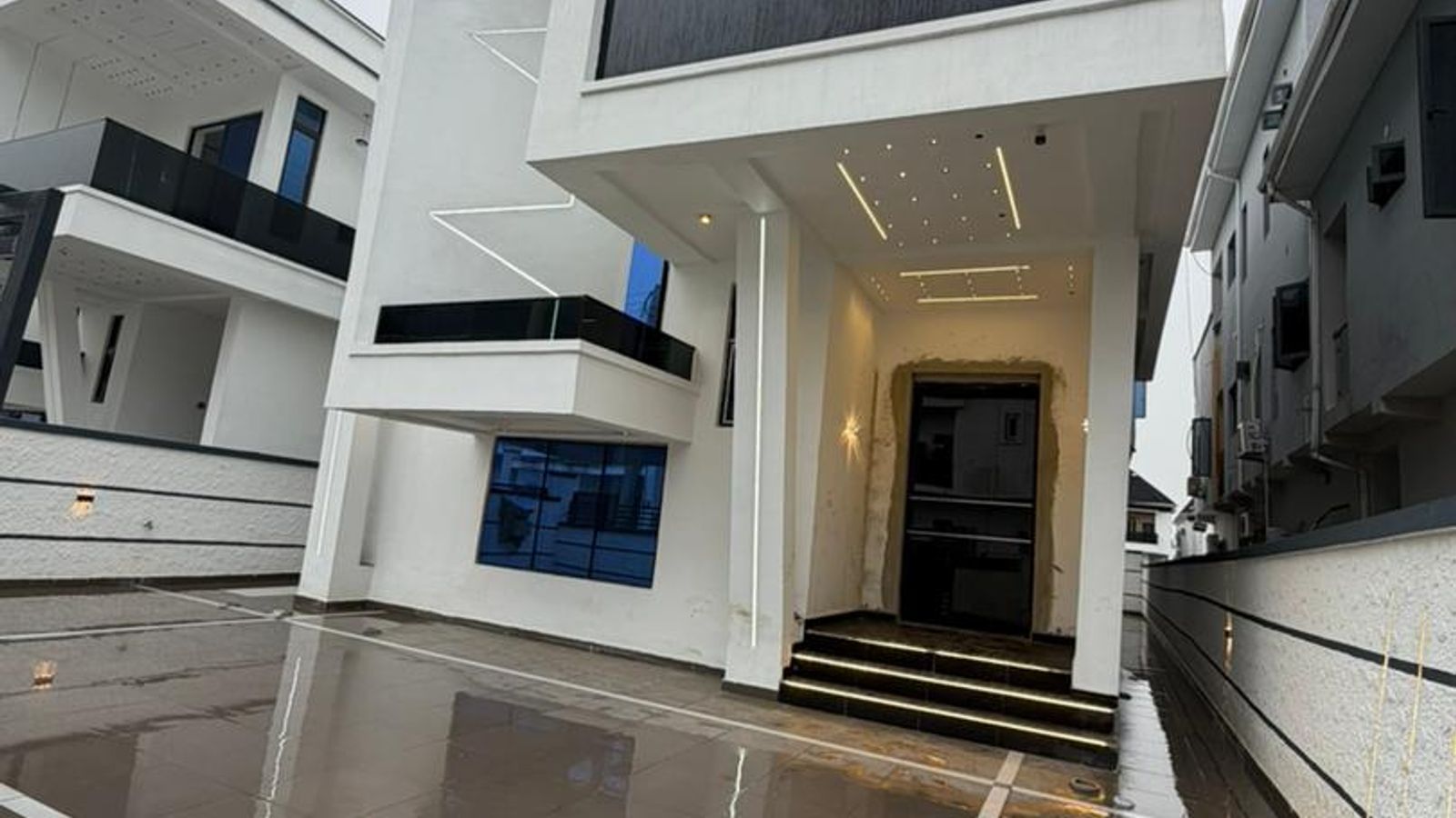 5 Bedroom Fully Detached Duplex