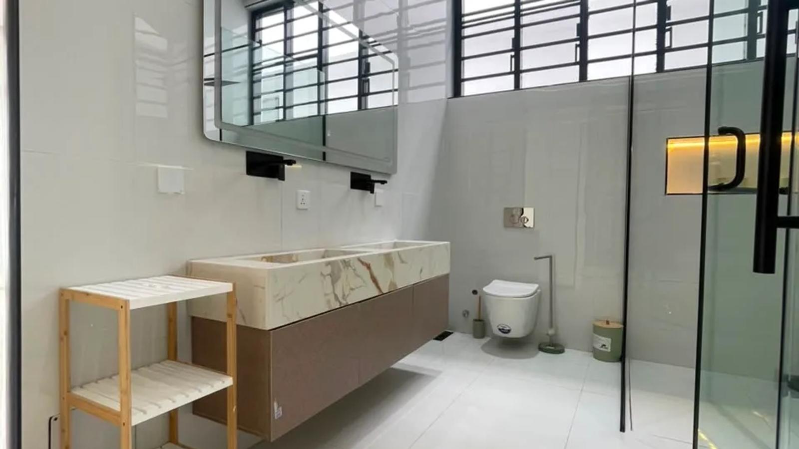 5 Bedroom Fully Detached Duplex