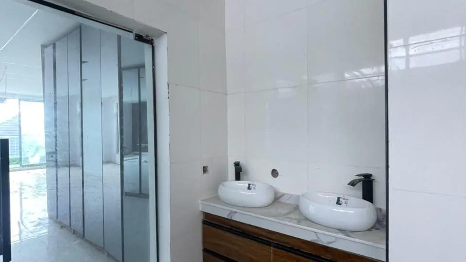 5 Bedroom Fully Detached Duplex