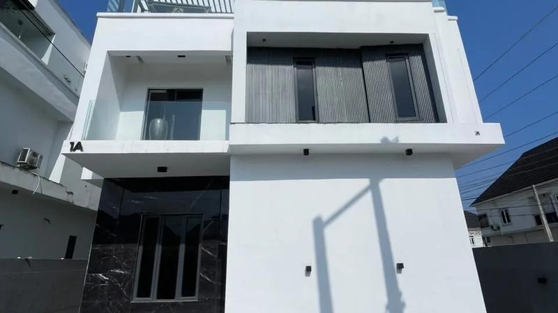 6 Bedroom Fully Detached Duplex
