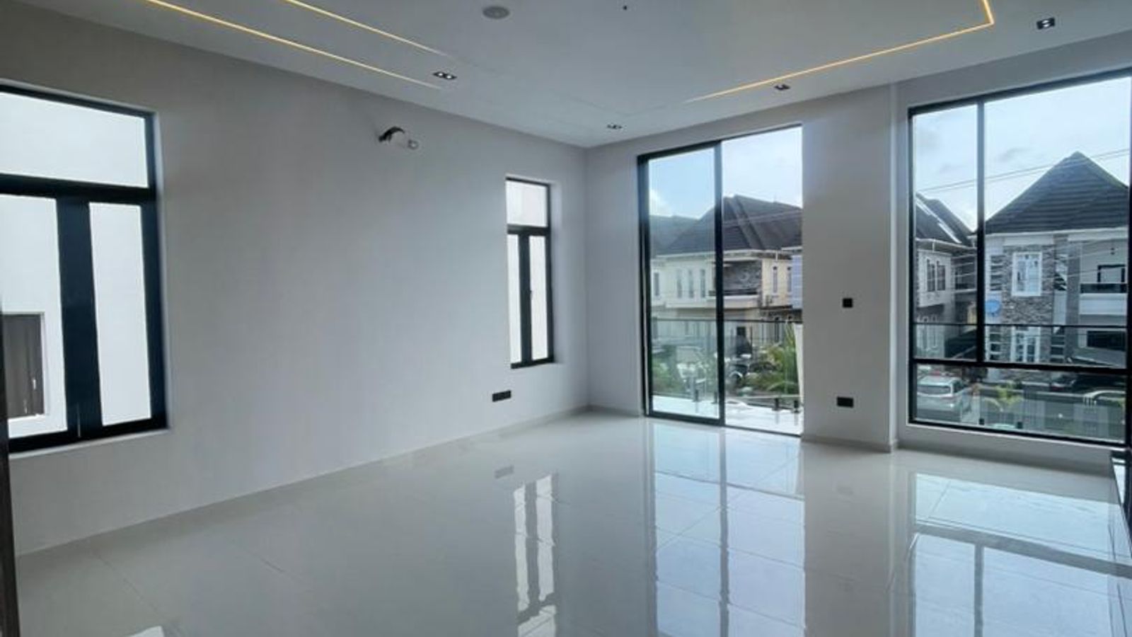 5 Bedroom Fully Detached Duplex