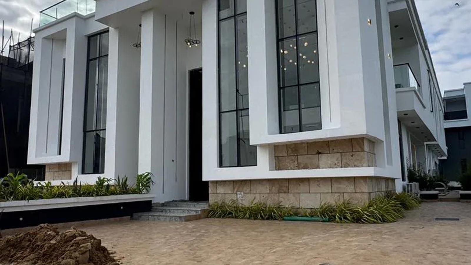 5 Bedroom Fully Detached Duplex