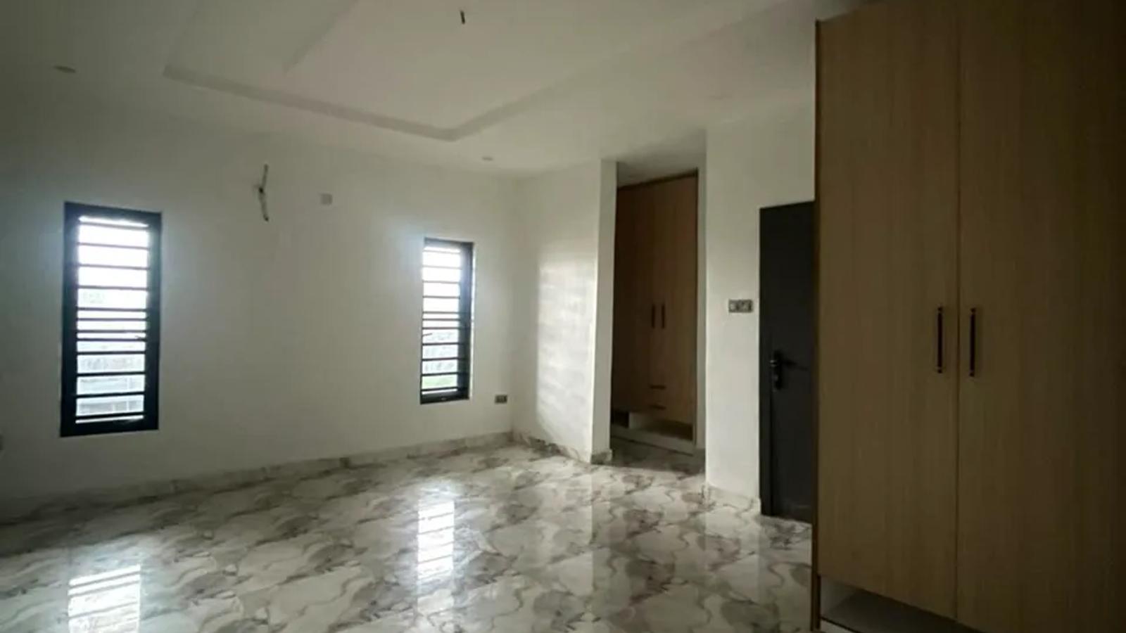 5 BEDROOM TERRACE