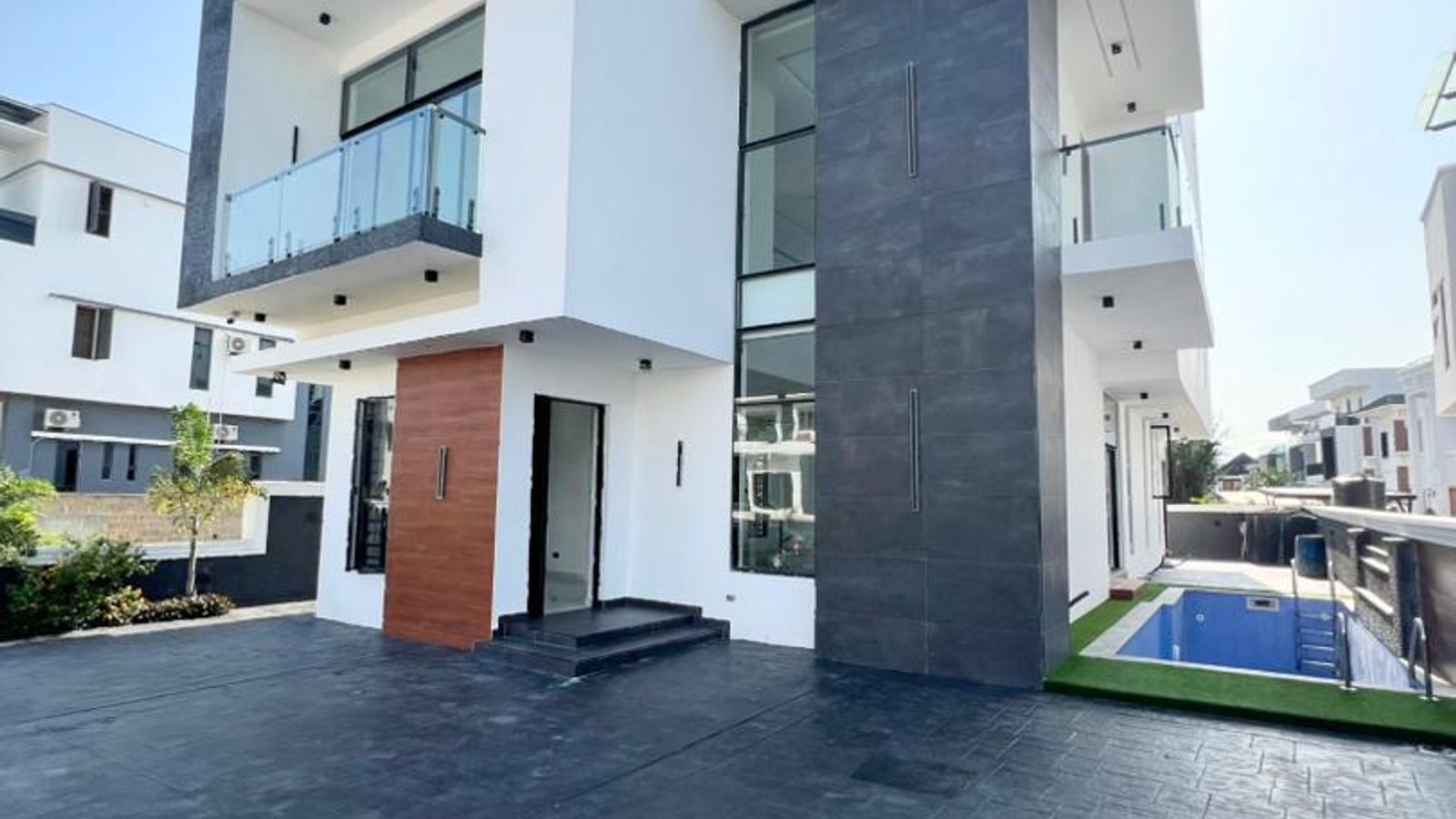 5 Bedroom Fully Detached Duplex