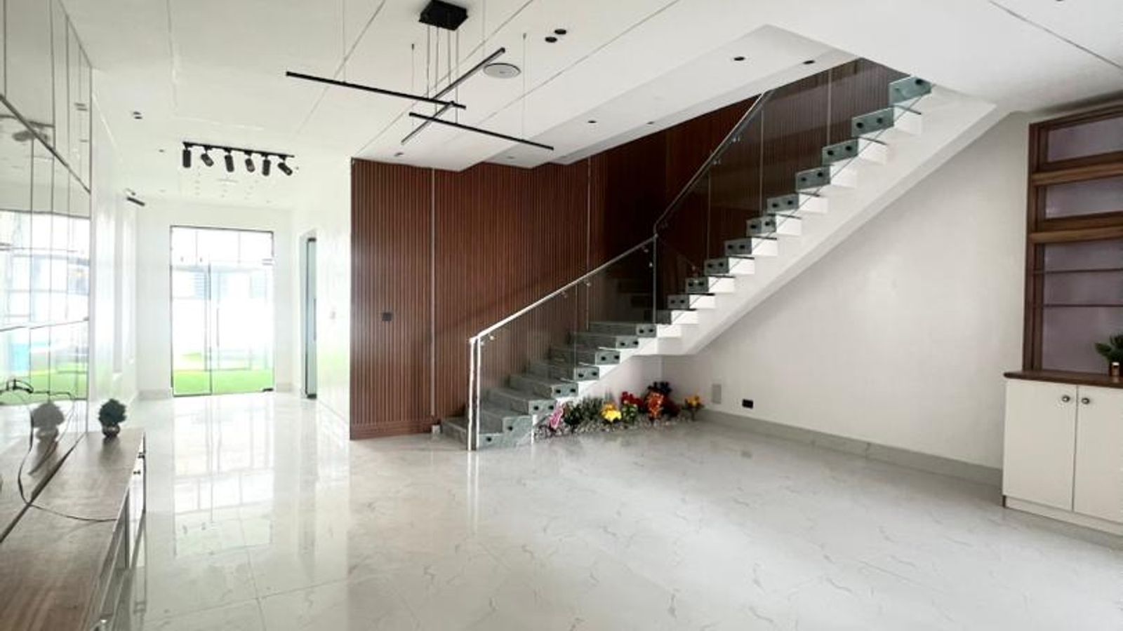 5 Bedroom Fully Detached Duplex