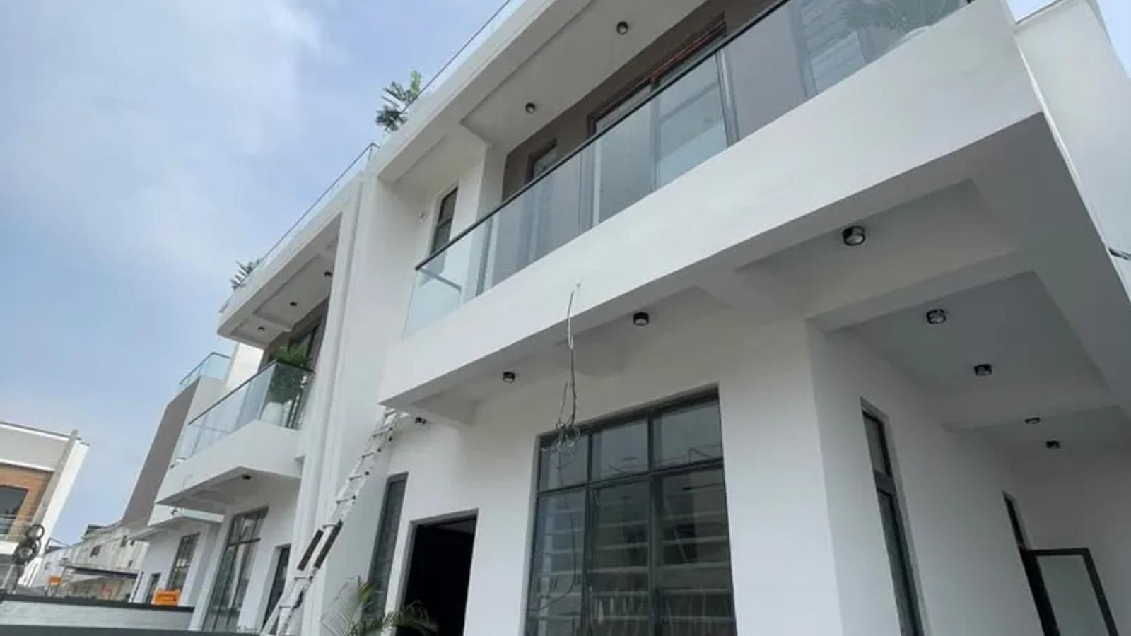 4 BEDROOM SEMI-DETACHED DUPLEX WITH BQ
