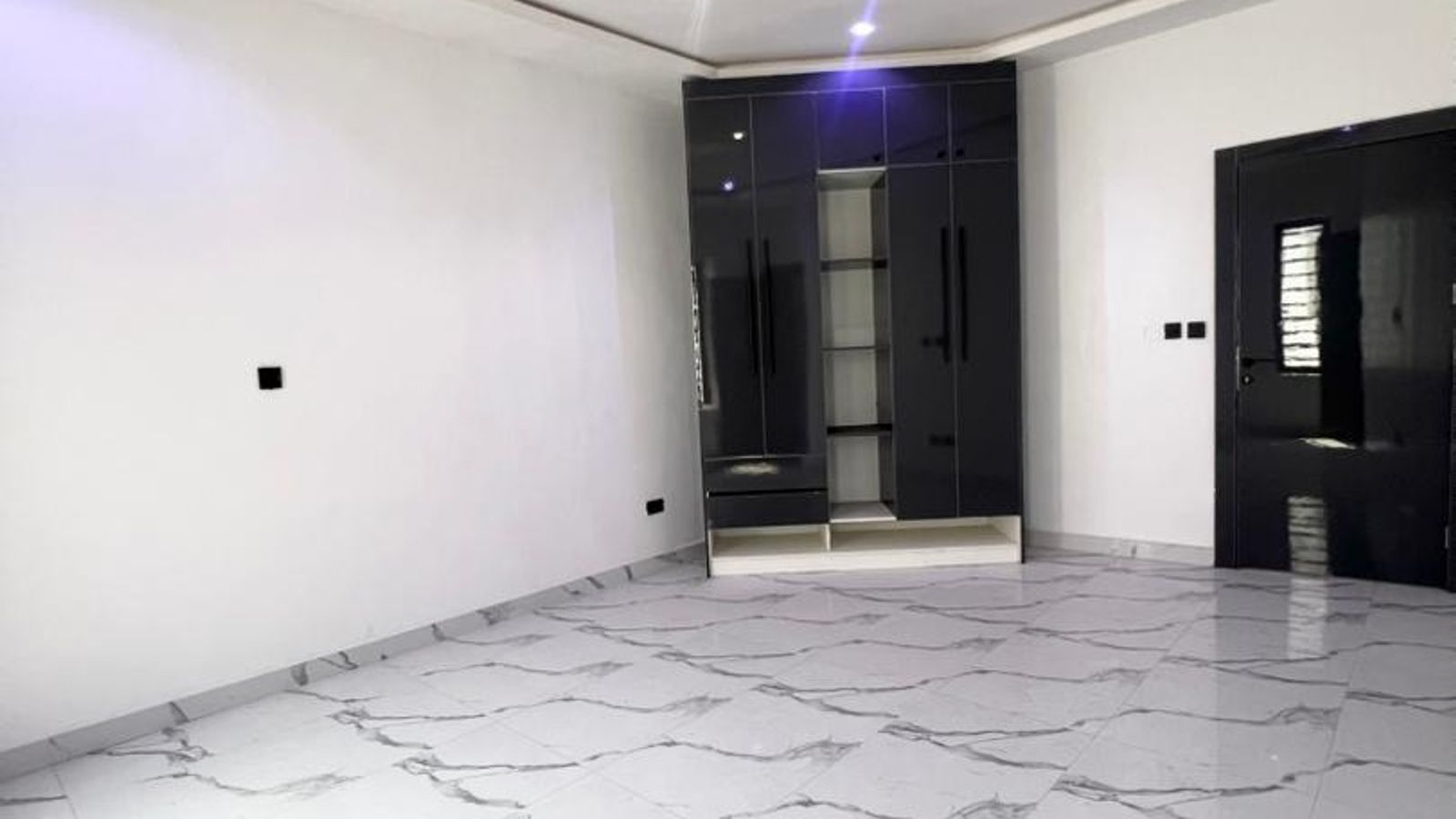 5 Bedroom Semi Detached Duplex