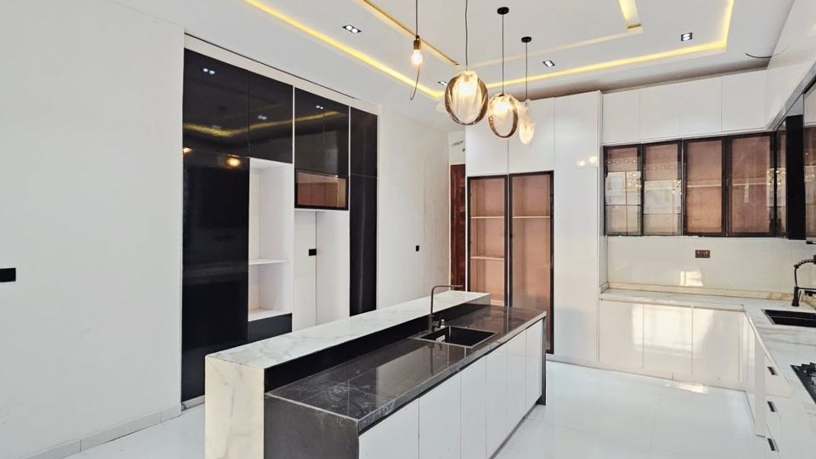 5 Bedroom Fully Detached Duplex