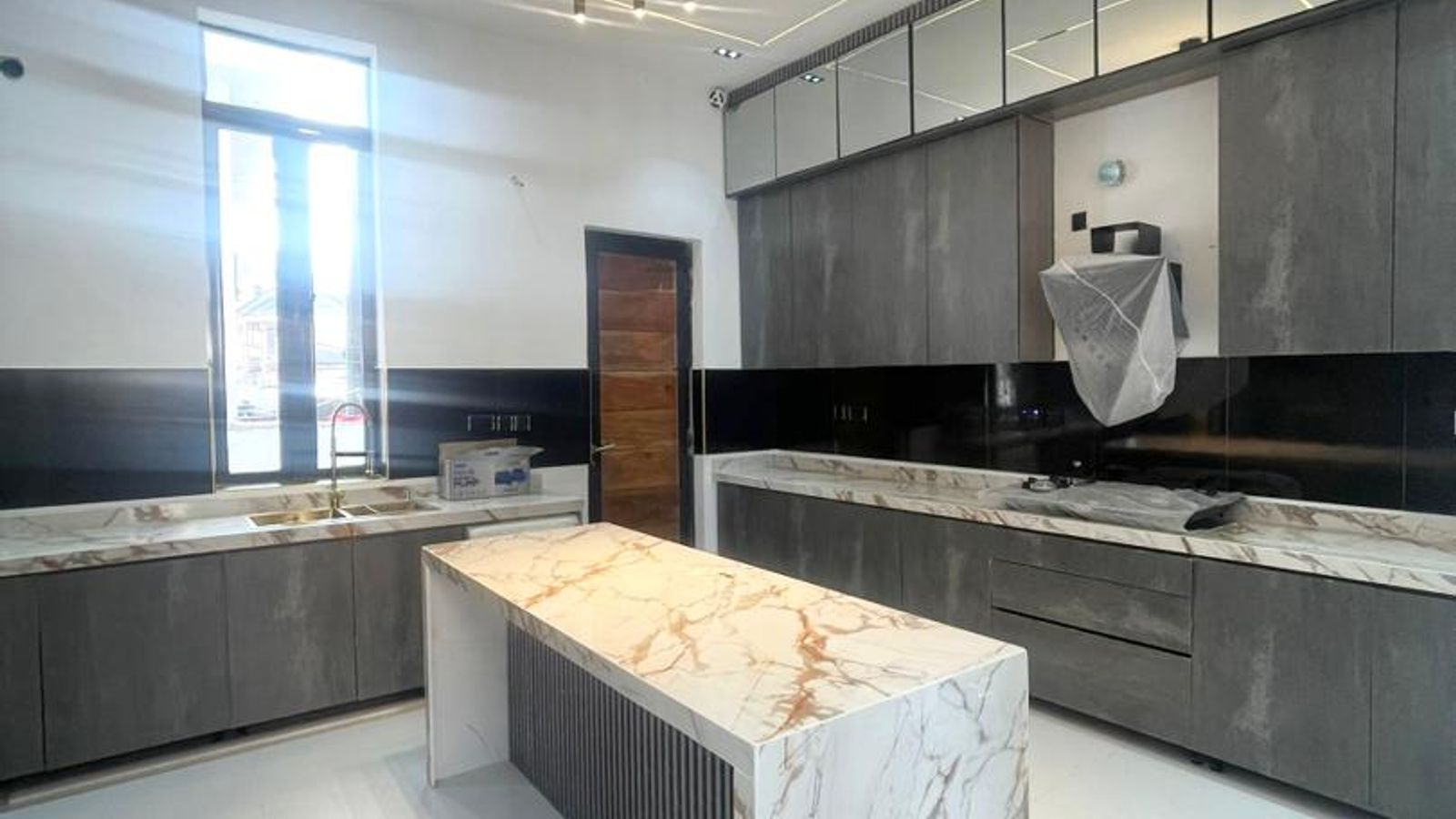 5 Bedroom Fully Detached Duplex