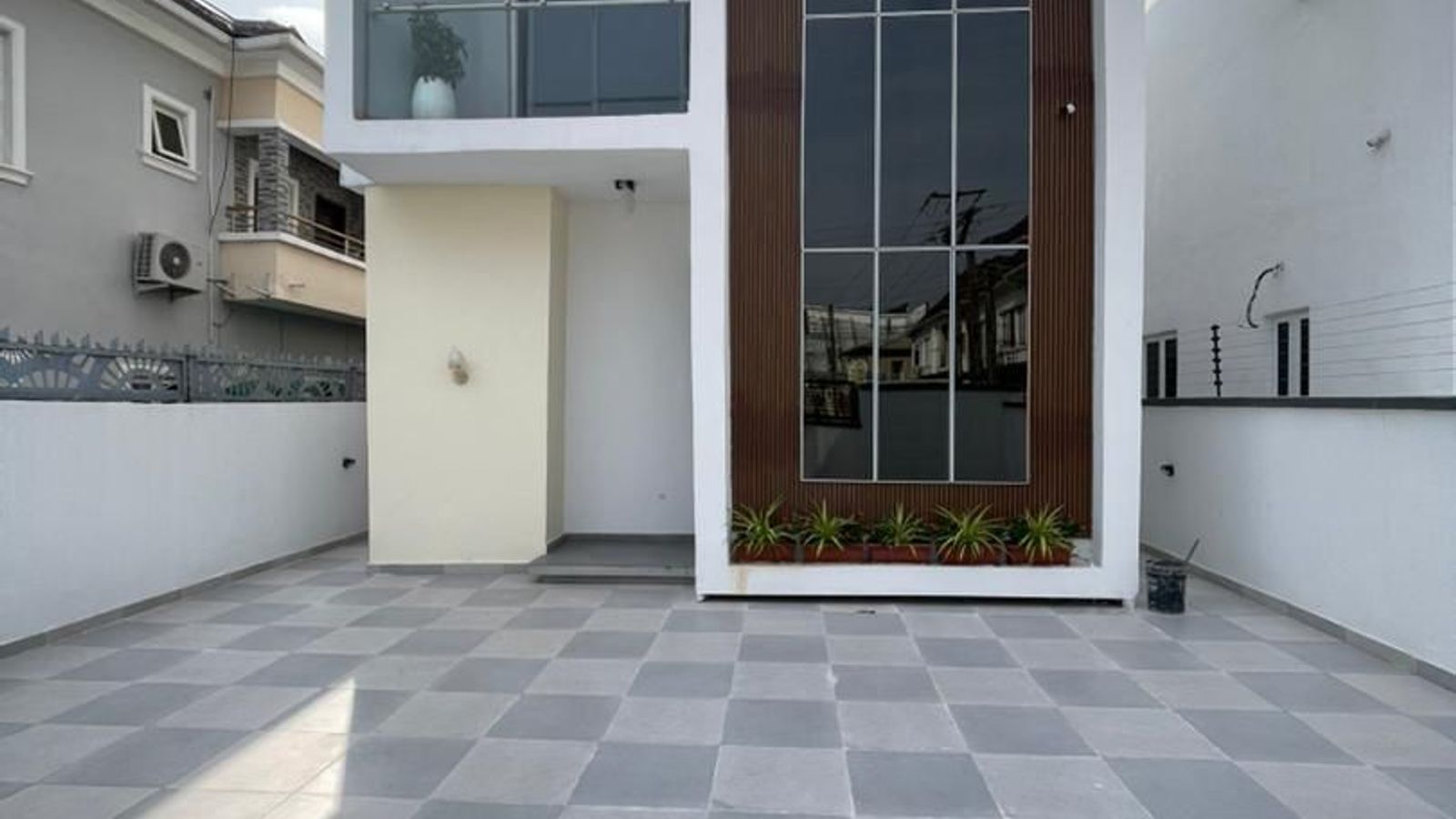5 Bedroom Fully Detached Duplex