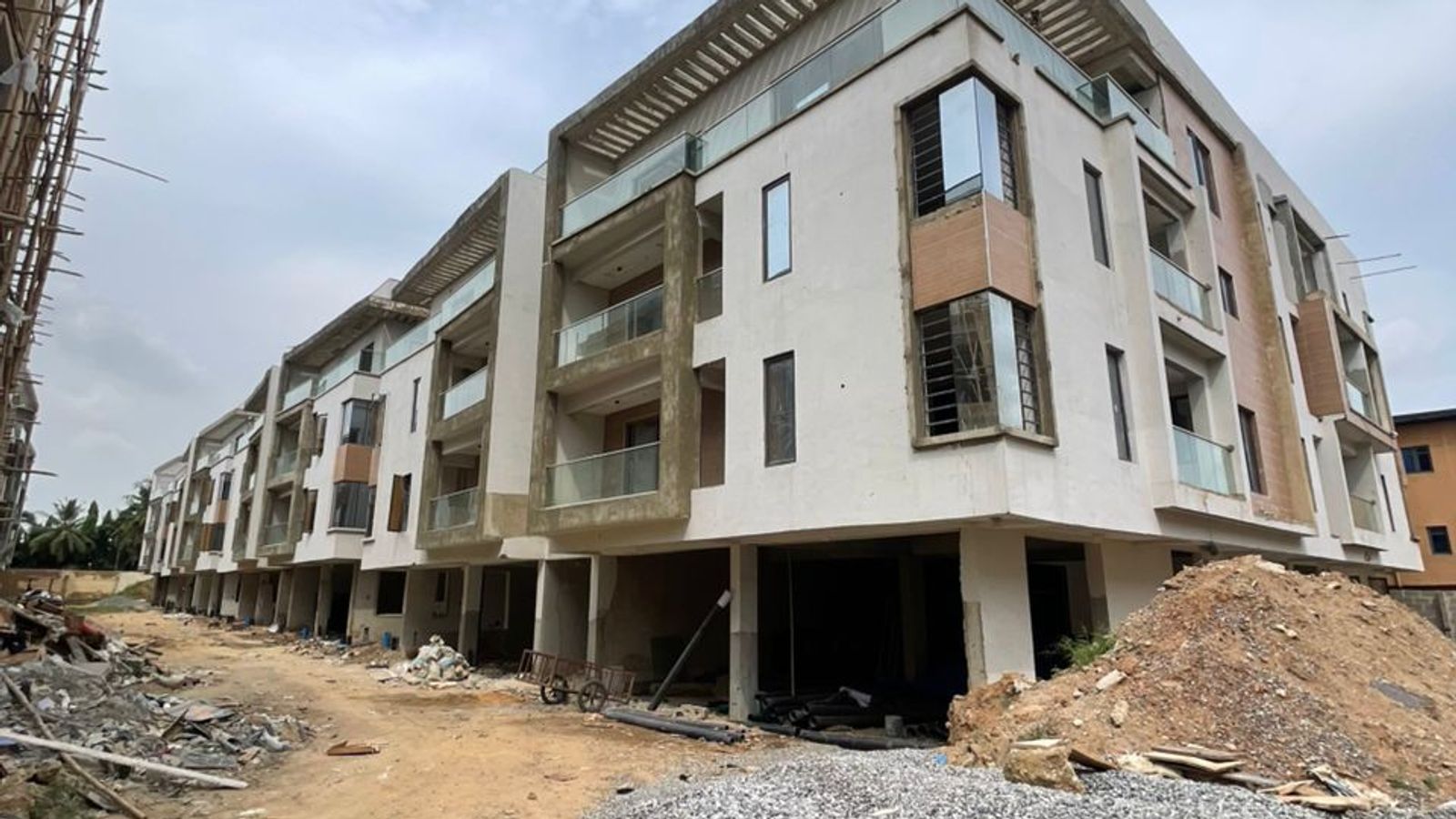 4 Bedroom Maisonette