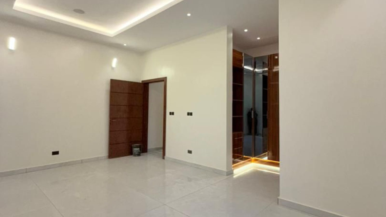 5 Bedroom Fully Detached Duplex