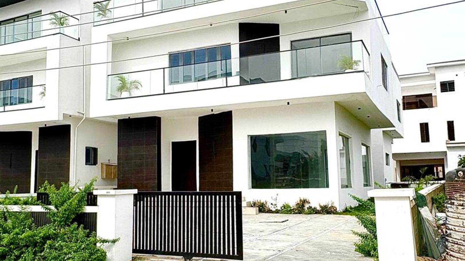 5 Bedroom Fully Detached Duplex