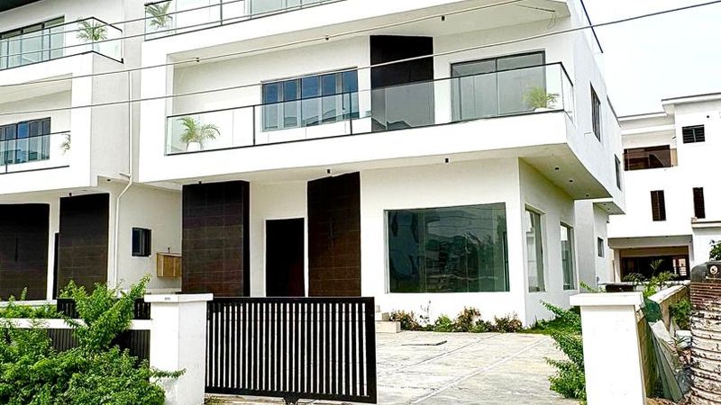 5 Bedroom Fully Detached Duplex