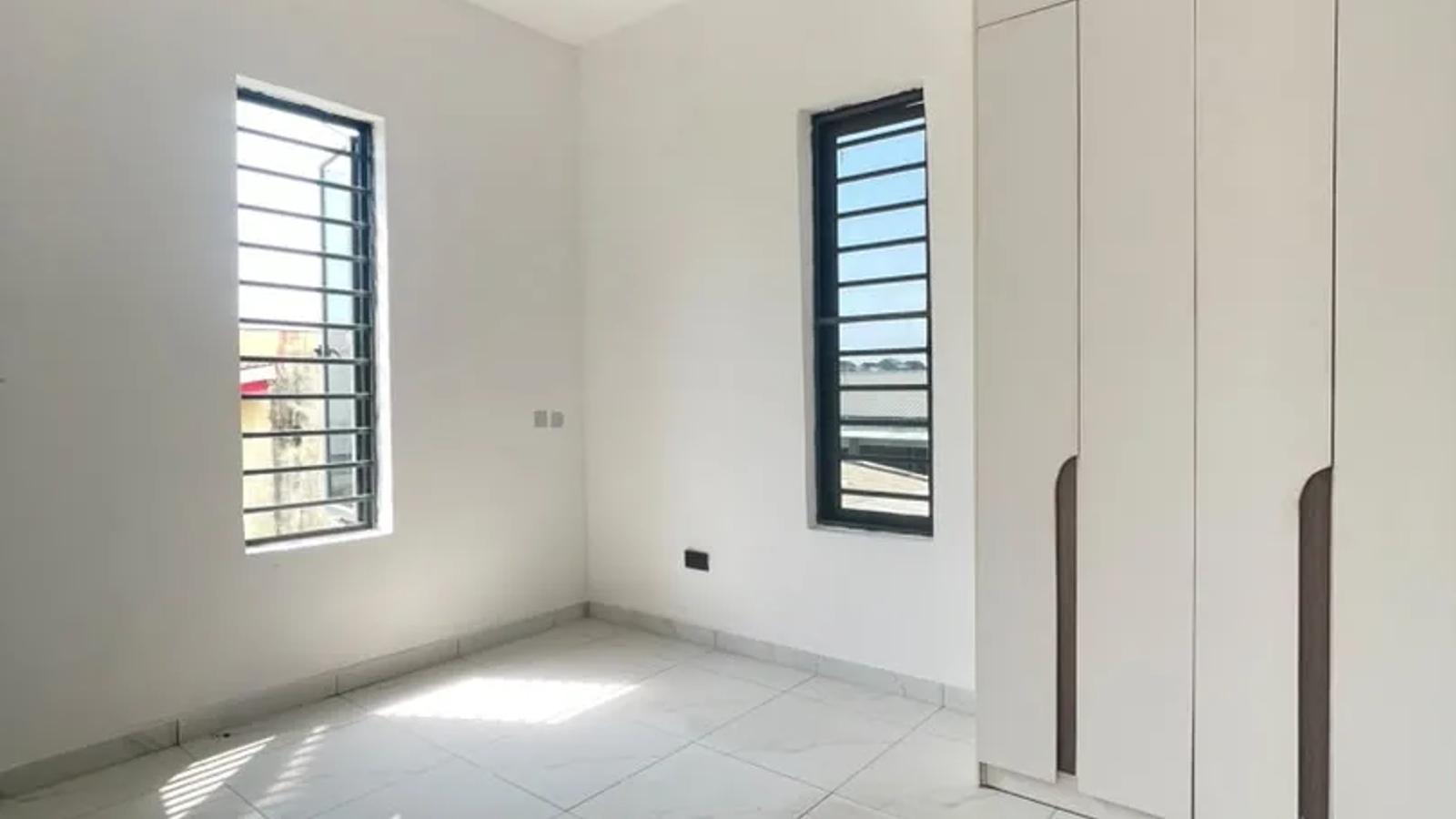 5 Bedroom Fully Detached Duplex