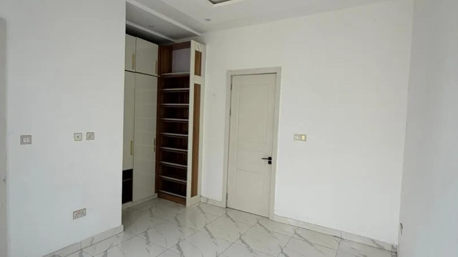 5 Bedroom Fully Detached Duplex
