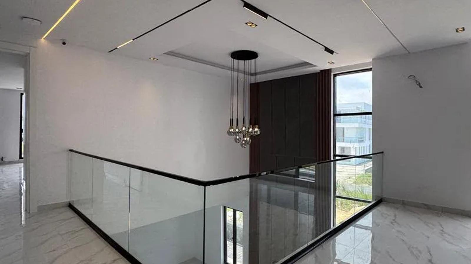 5 Bedroom Fully Detached Duplex