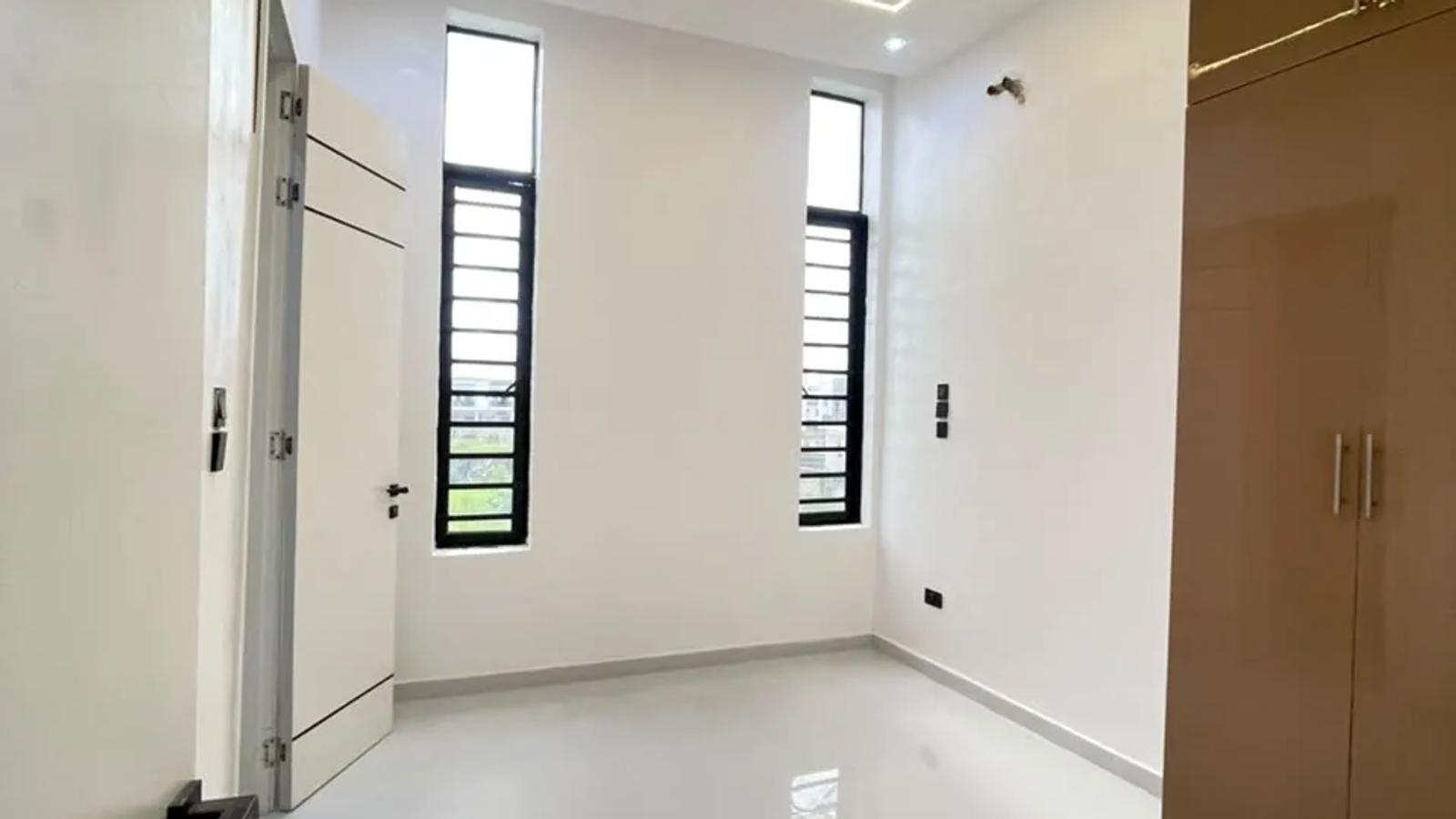 5 Bedroom Fully Detached Duplex