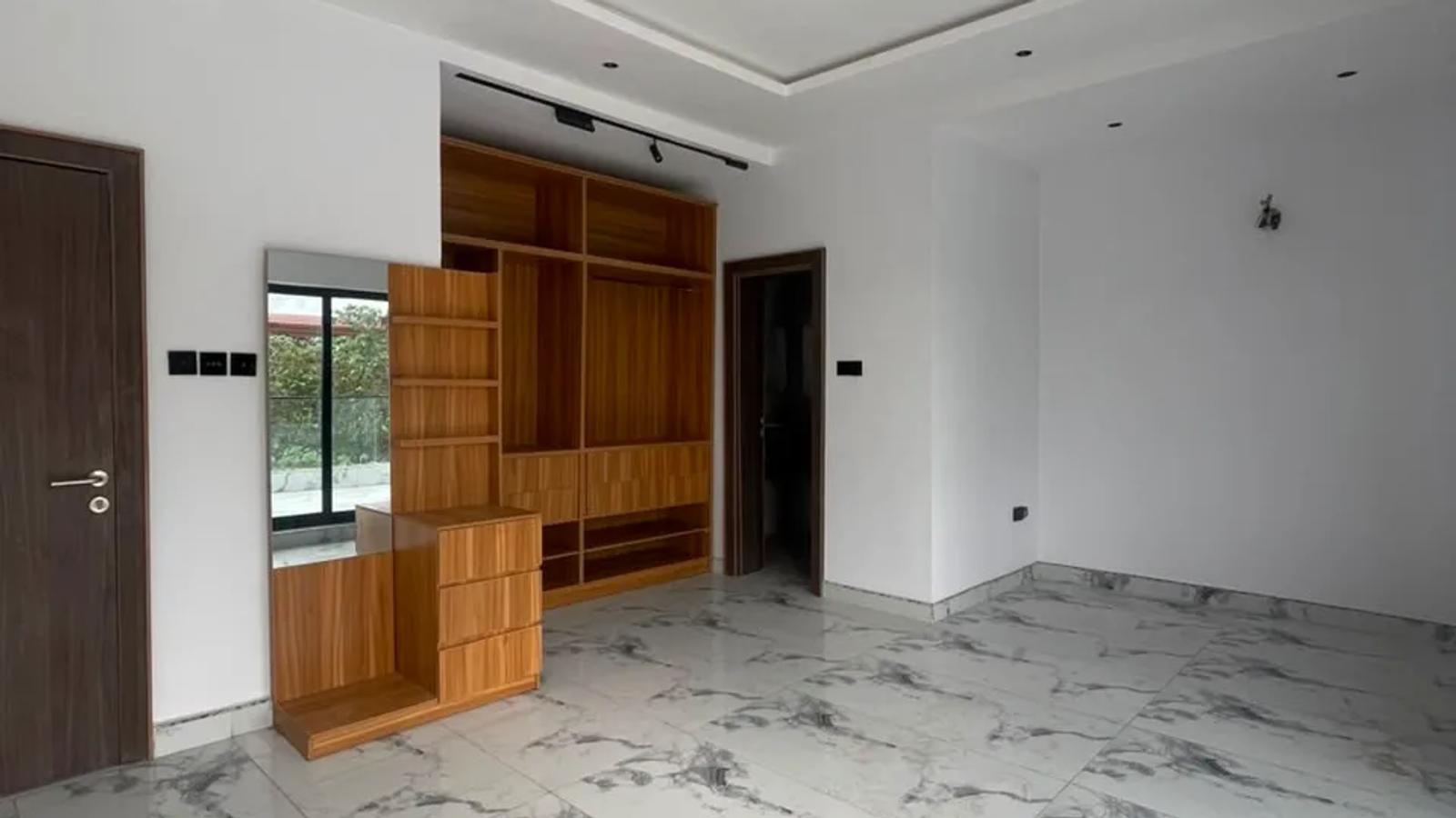 5 Bedroom Semi Detached Duplex