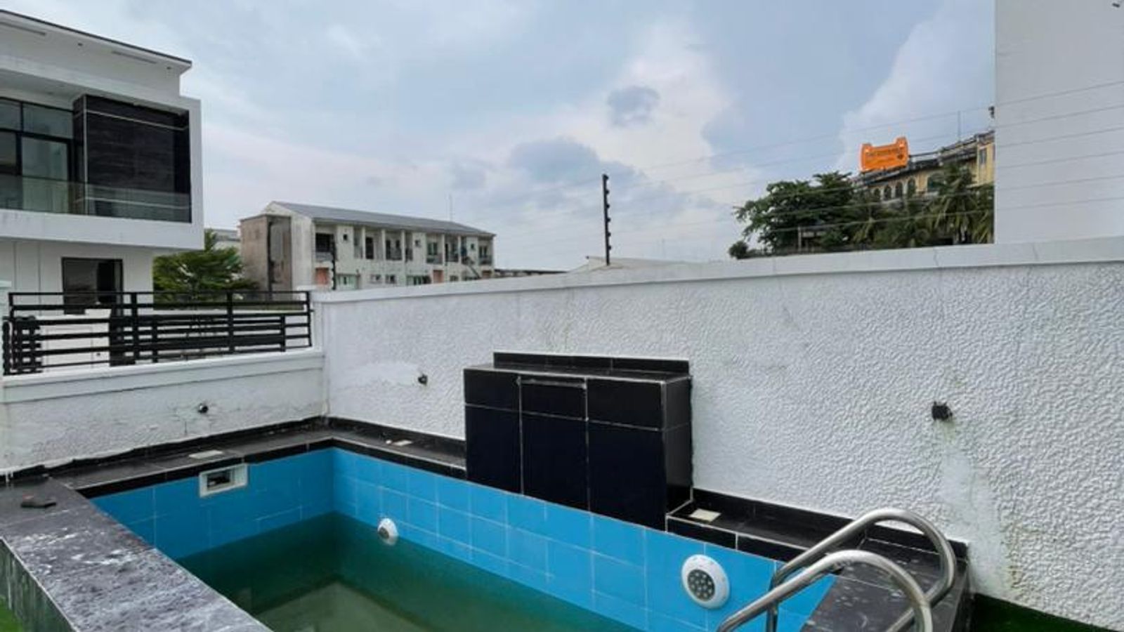 4 Bedroom Fully Detached Duplex