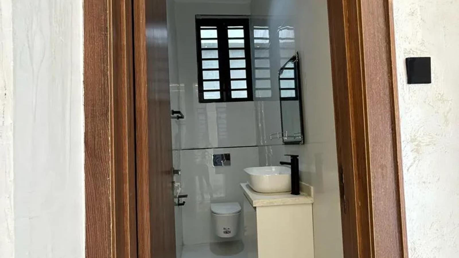 5 Bedroom Fully Detached Duplex