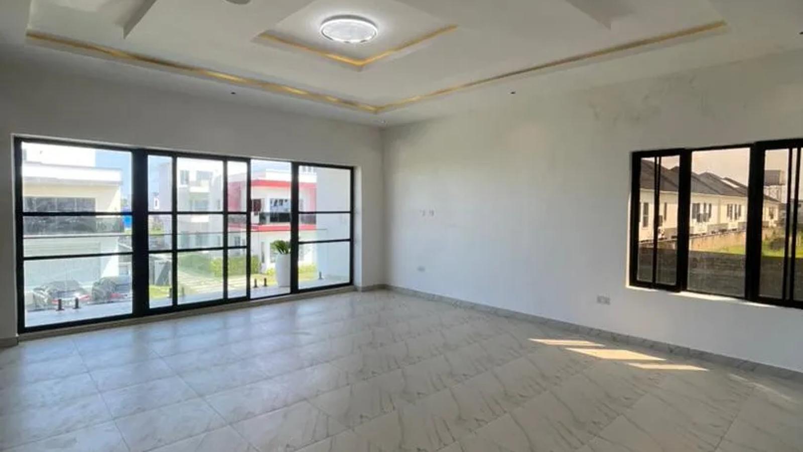 6 Bedroom Fully Detached Duplex