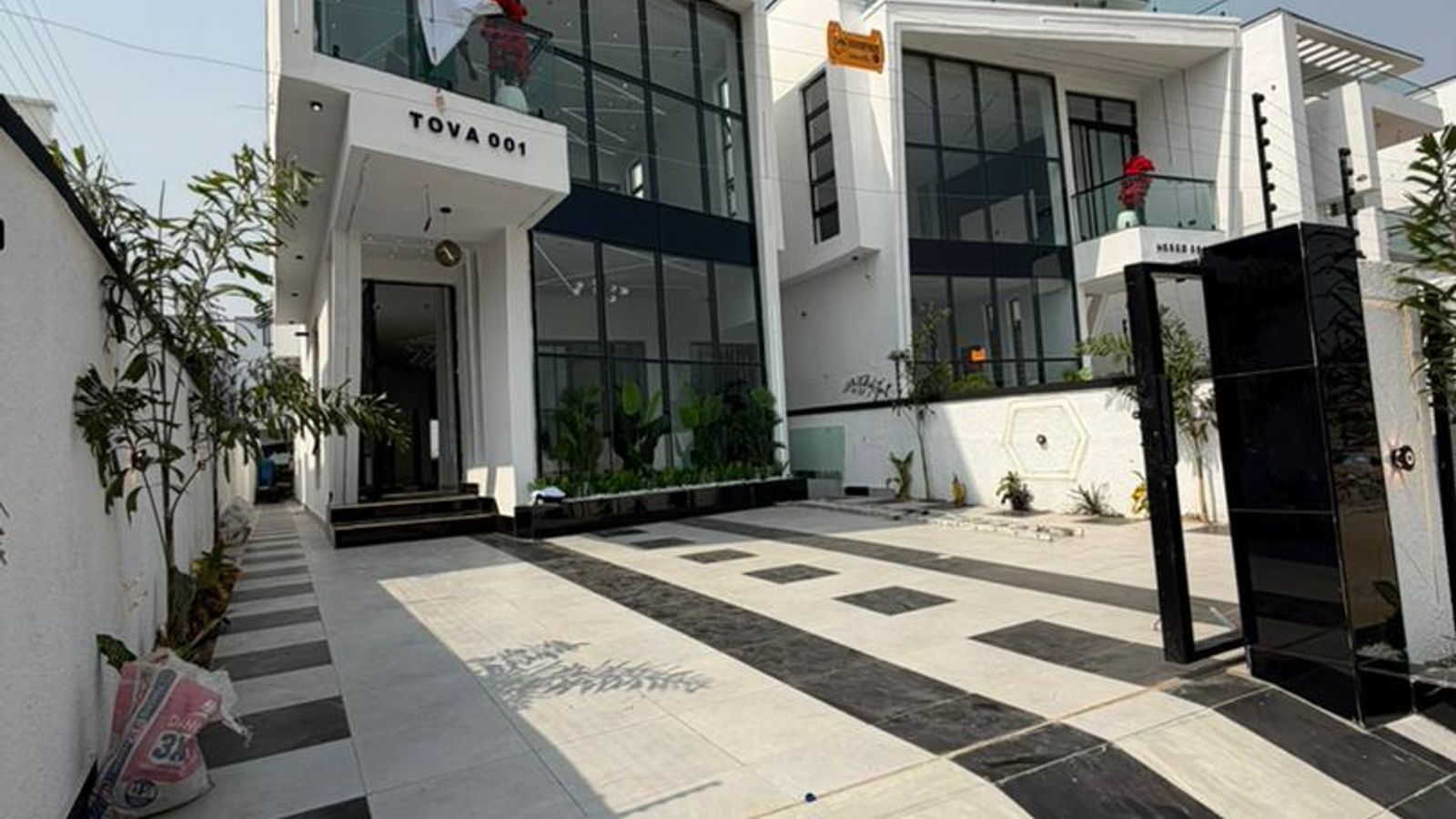 5 Bedroom Fully Detached Duplex