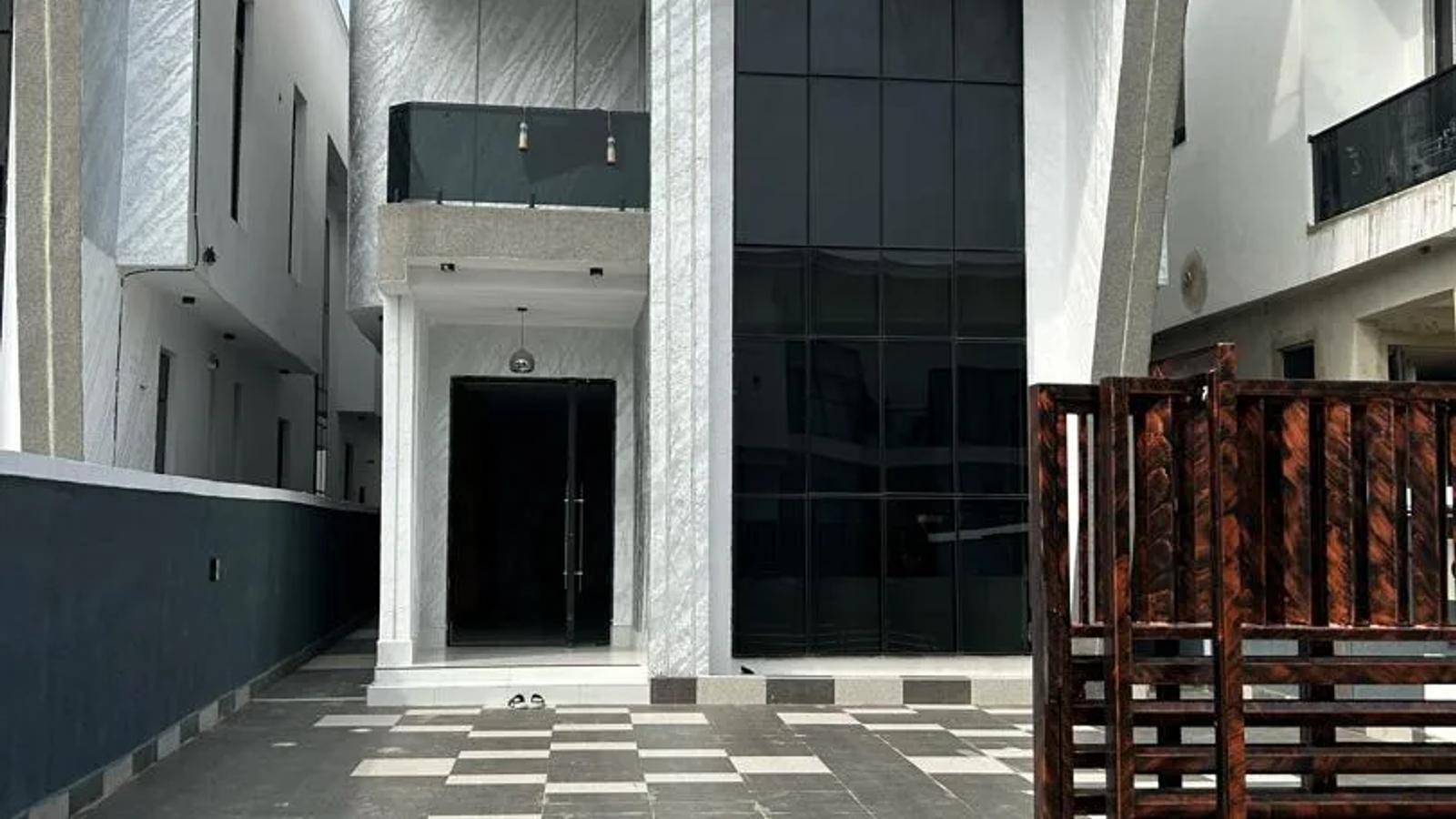 5 Bedroom Fully Detached Duplex