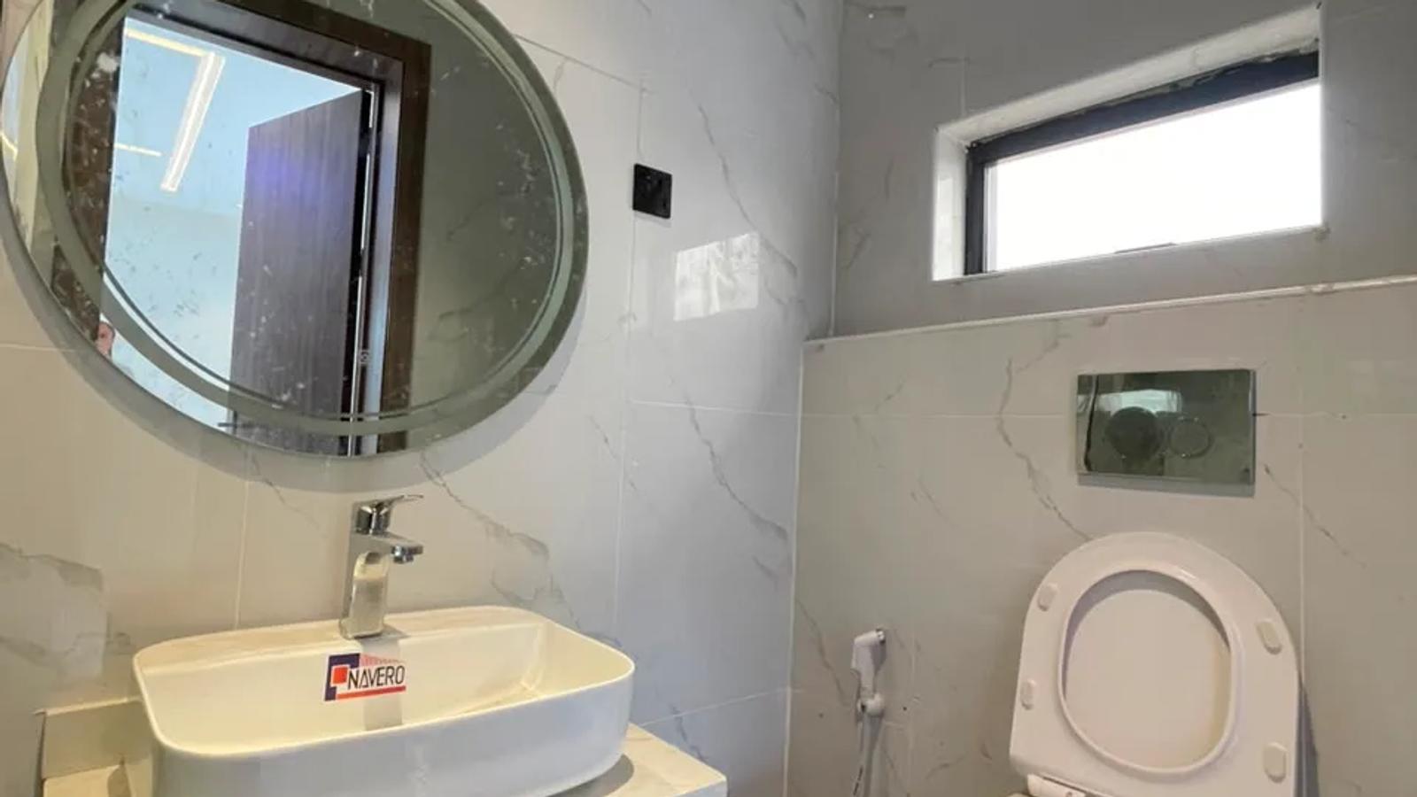 4 BEDROOM FULLY DETACHED DUPLEX