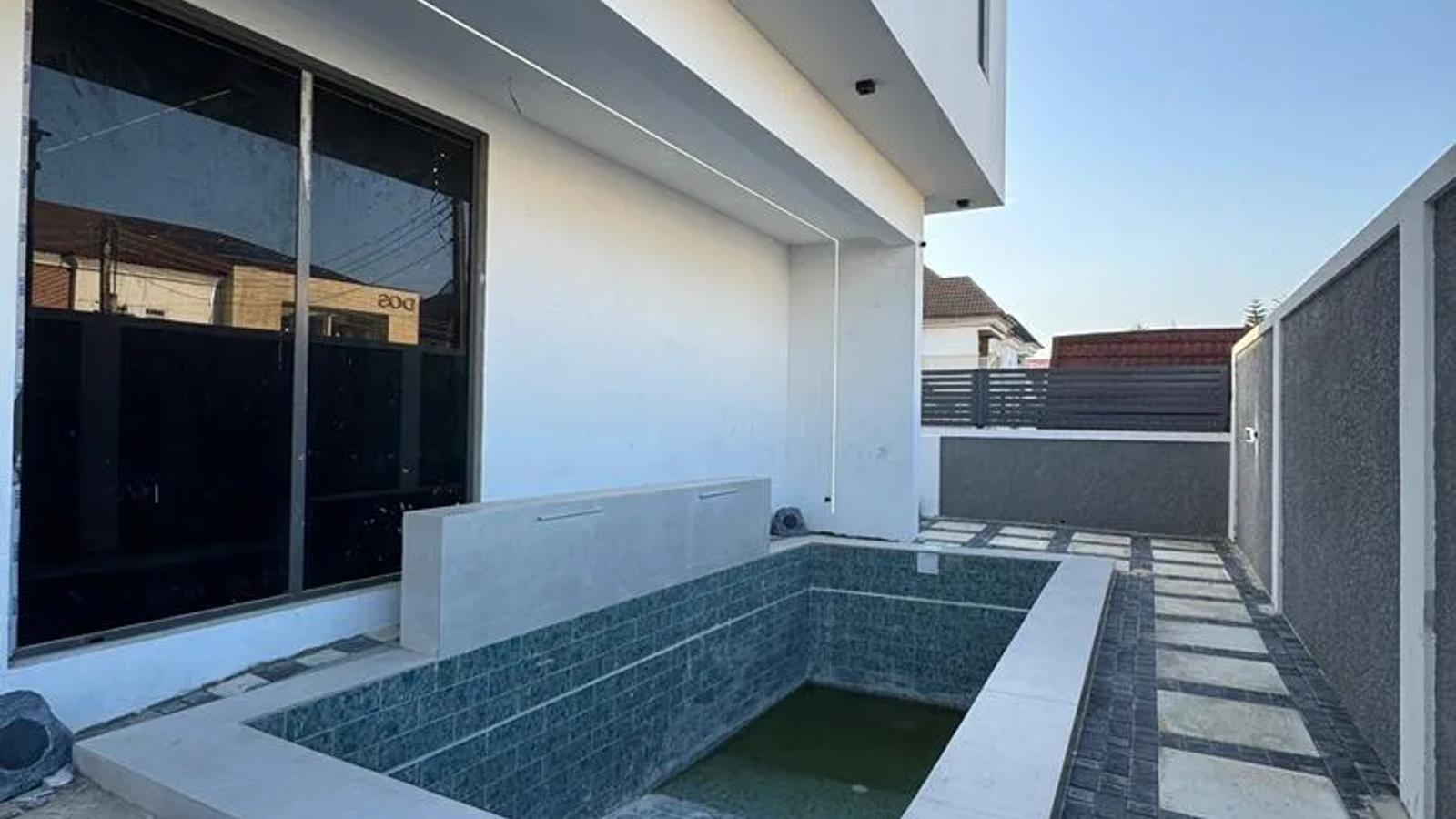 5 Bedroom Fully Detached Duplex