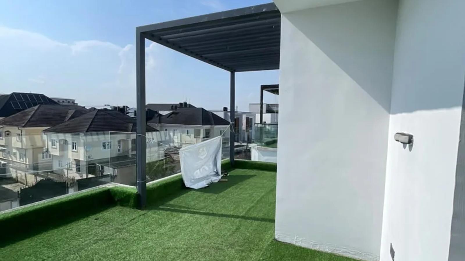6 Bedroom Fully Detached Duplex