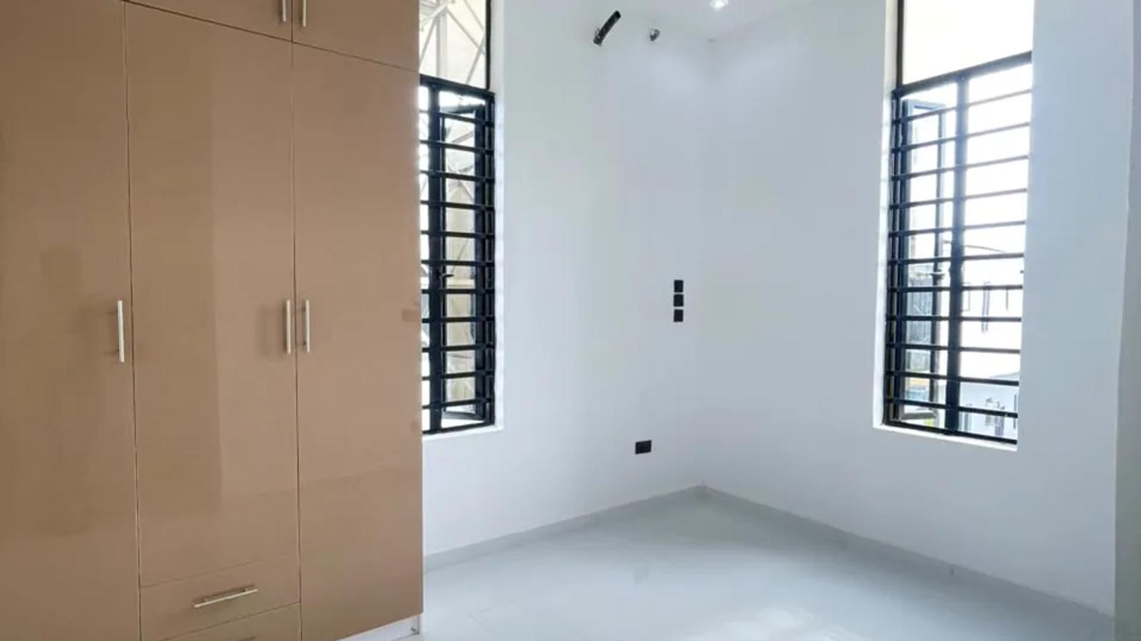 5 Bedroom Fully Detached Duplex