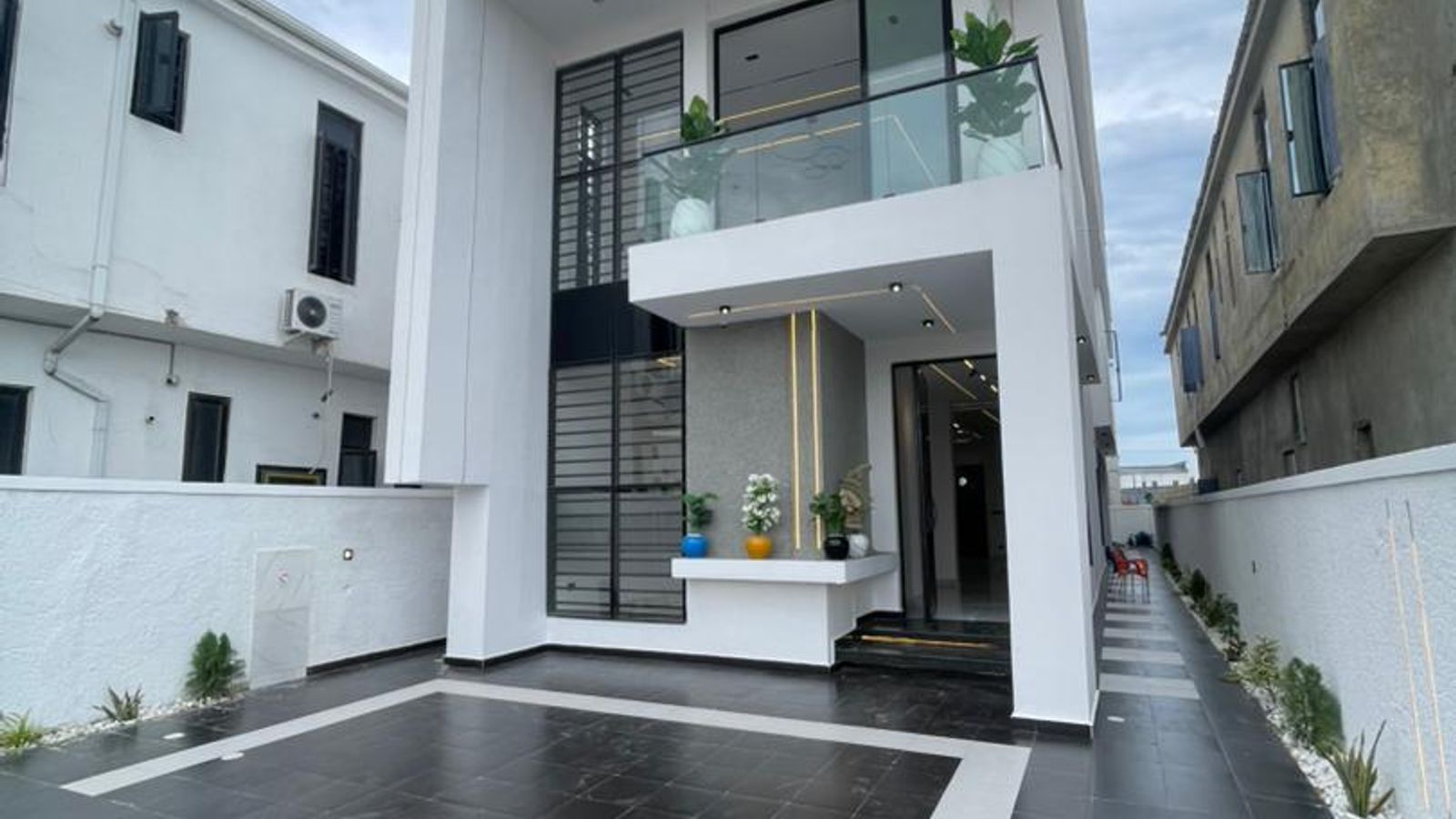 5 Bedroom Fully Detached Duplex
