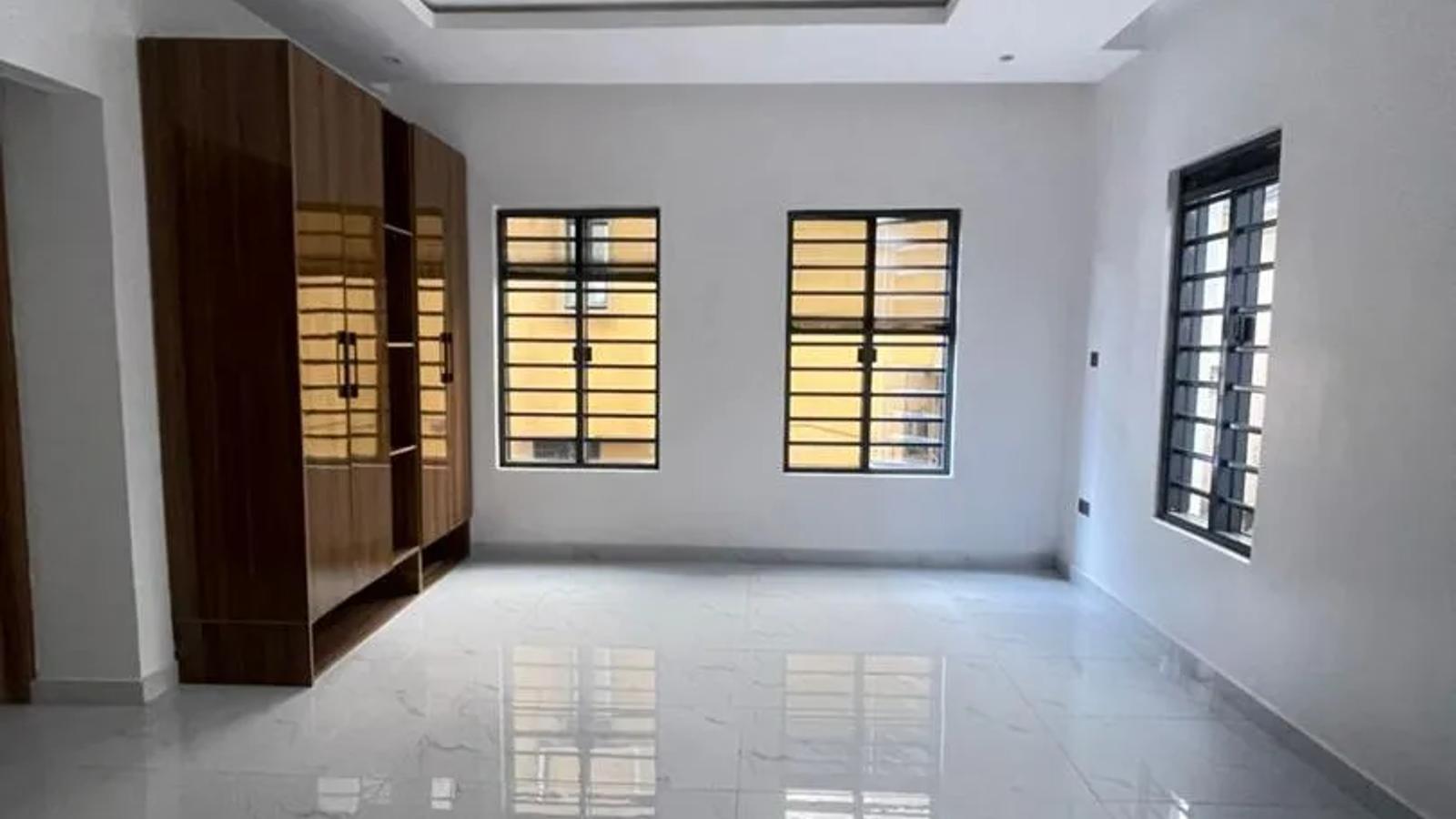 5 Bedroom Fully Detached Duplex