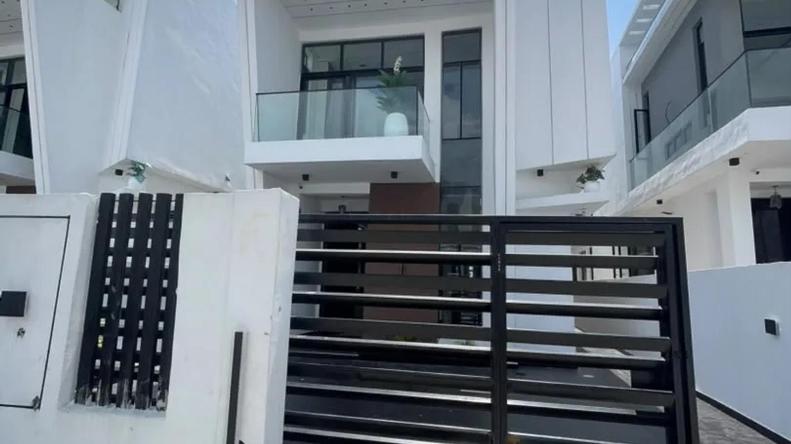 5 BEDROOM FULLY DETACHED DUPLEX WITH BQ