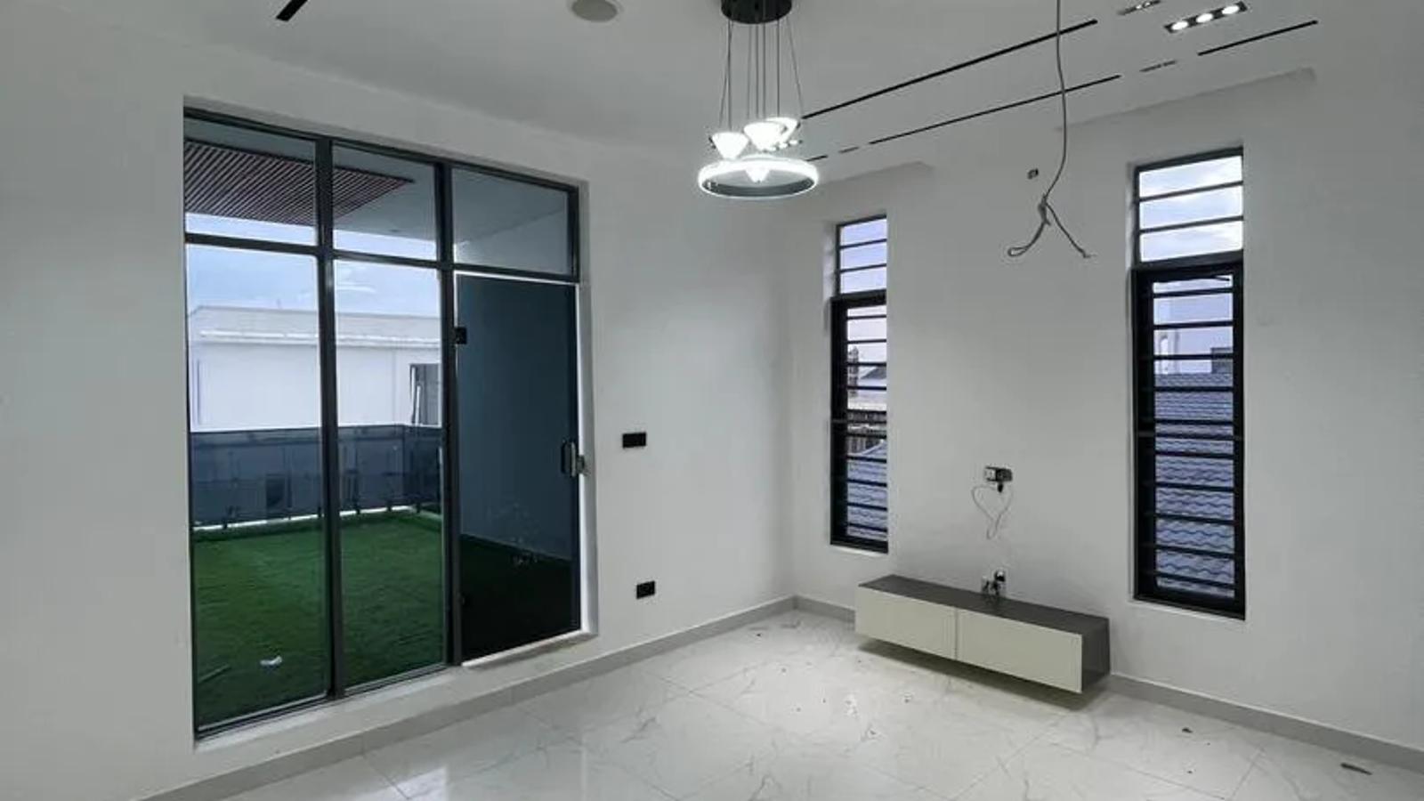 5 Bedroom Fully Detached Duplex