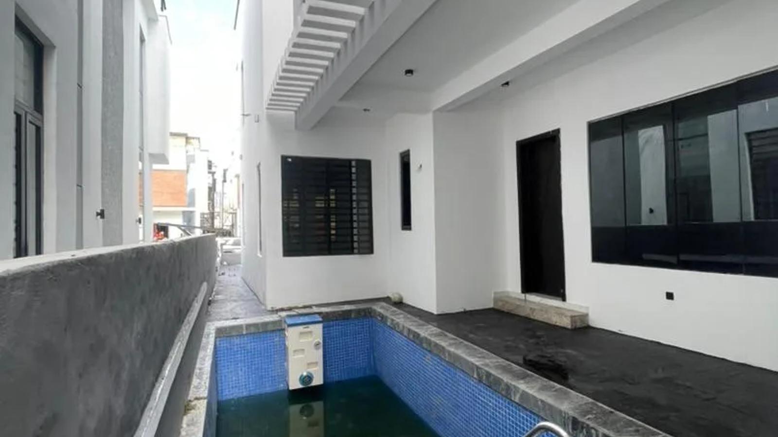 5 Bedroom Fully Detached Duplex