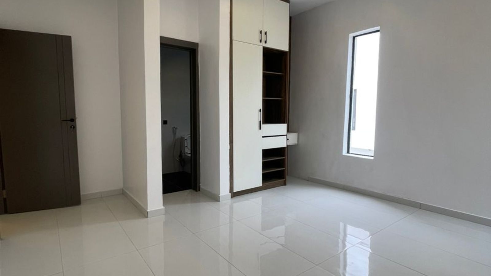 5 Bedroom Fully Detached Duplex