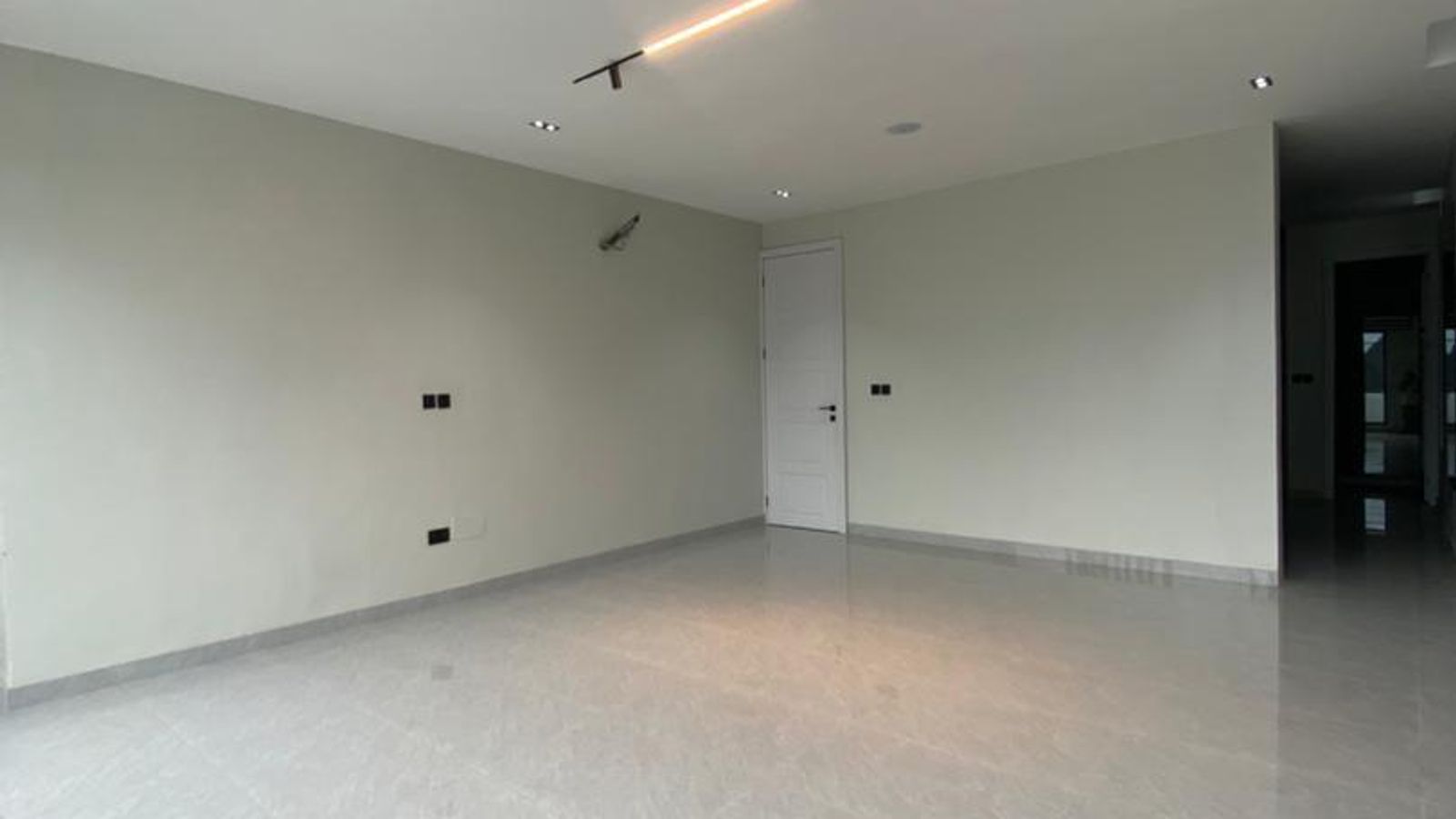 5 Bedroom Fully Detached Duplex