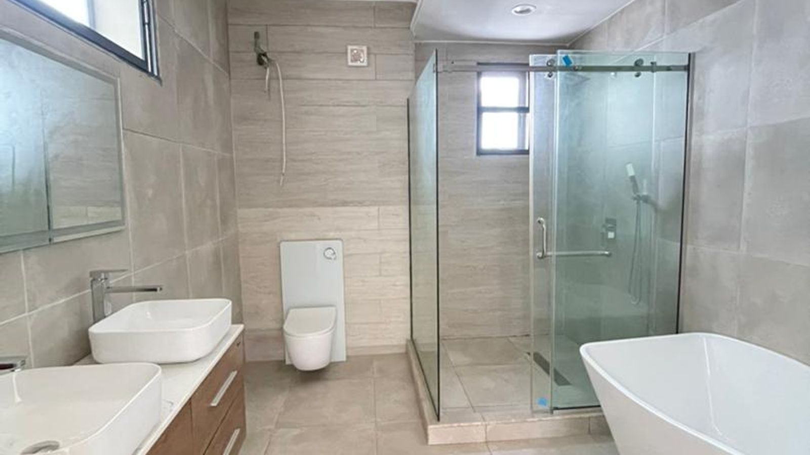 5 Bedroom Fully Detached Duplex