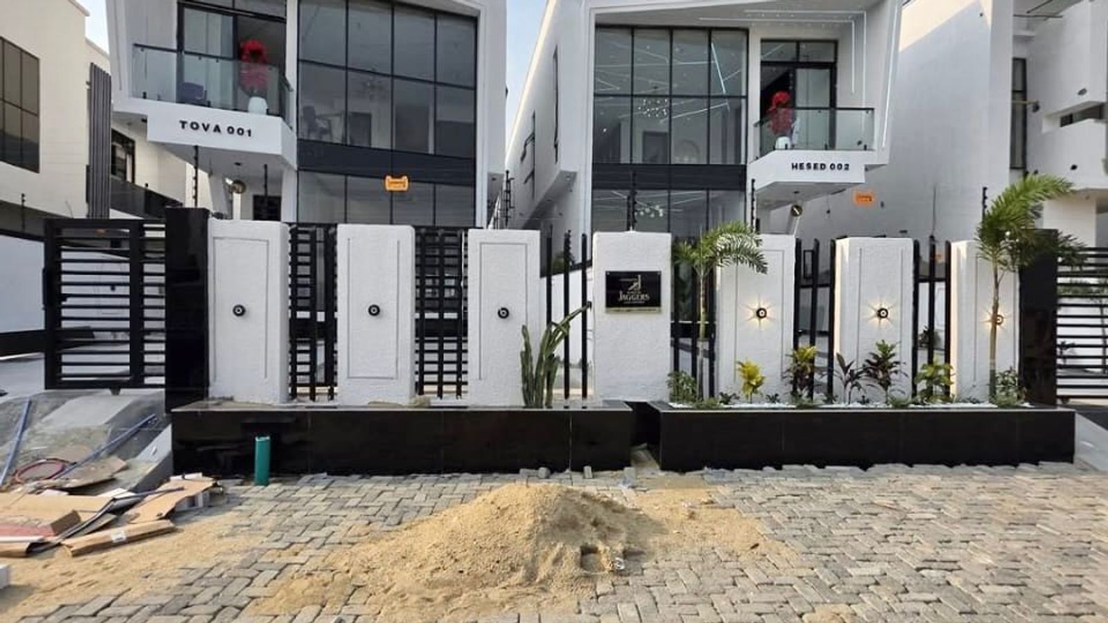 5 Bedroom Fully Detached Duplex