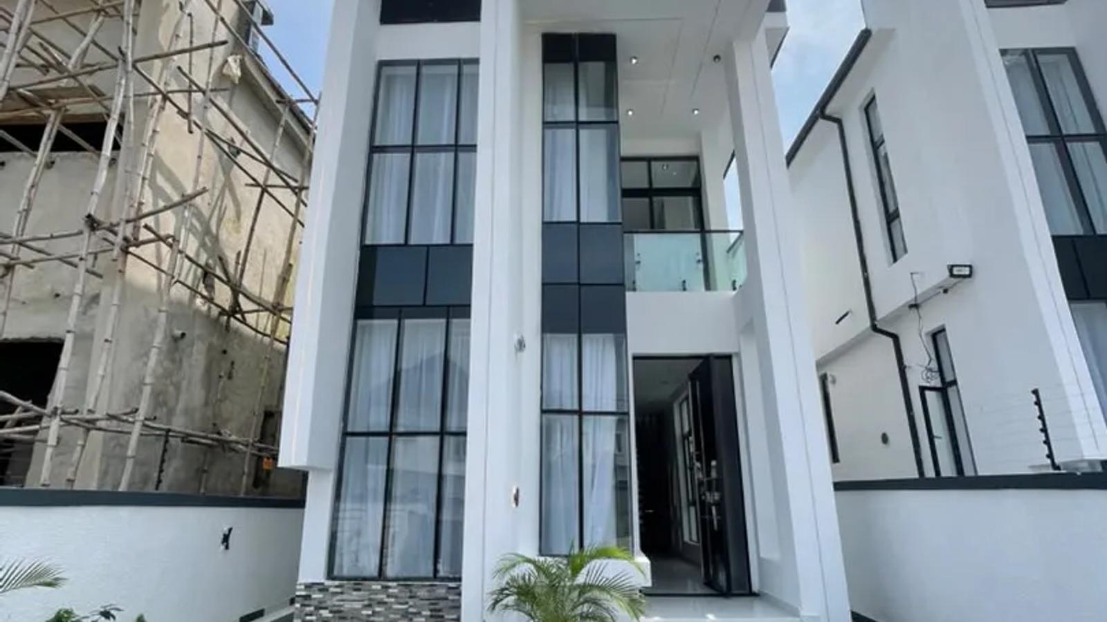 5 BEDROOM FULLY DETACHED DUPLEX WITH BQ