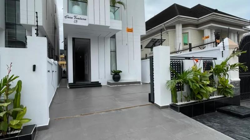 5 Bedroom Fully Detached Duplex