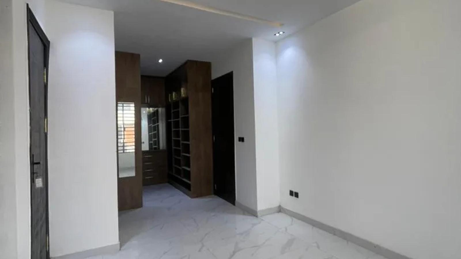 5 Bedroom Fully Detached Duplex