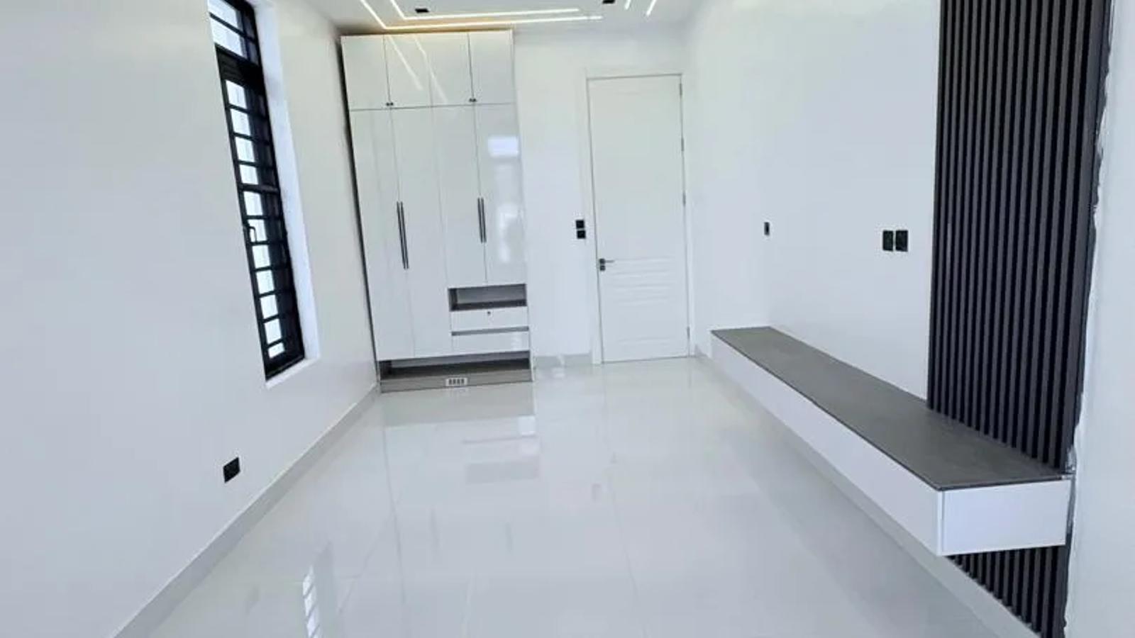 5 Bedroom Fully Detached Duplex