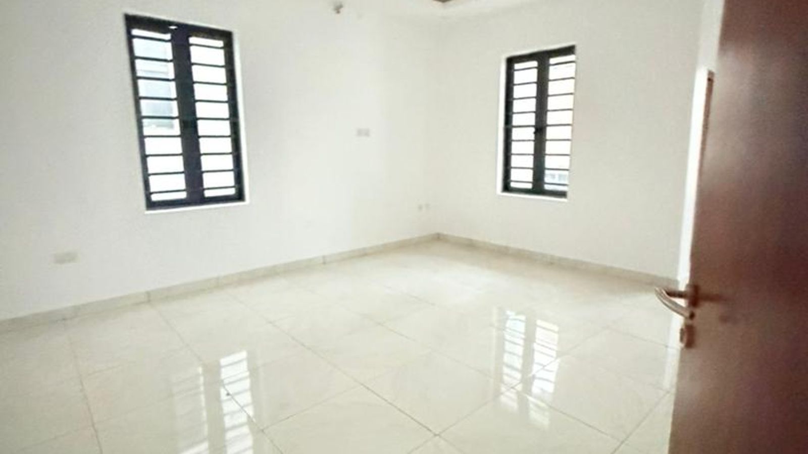 4 Bedroom Fully Detached Duplex