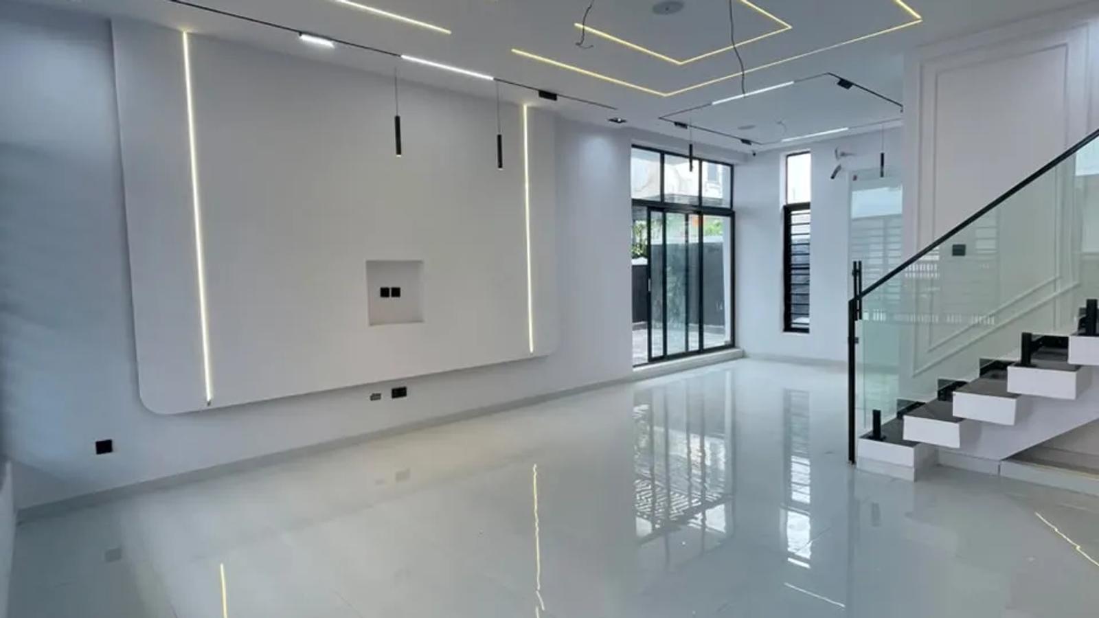 5 Bedroom Fully Detached Duplex