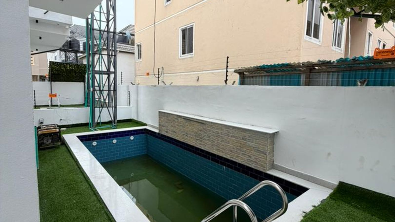 LUXURY 5BEDROOM FULLY DETACHED DUPLEX FOR SALE