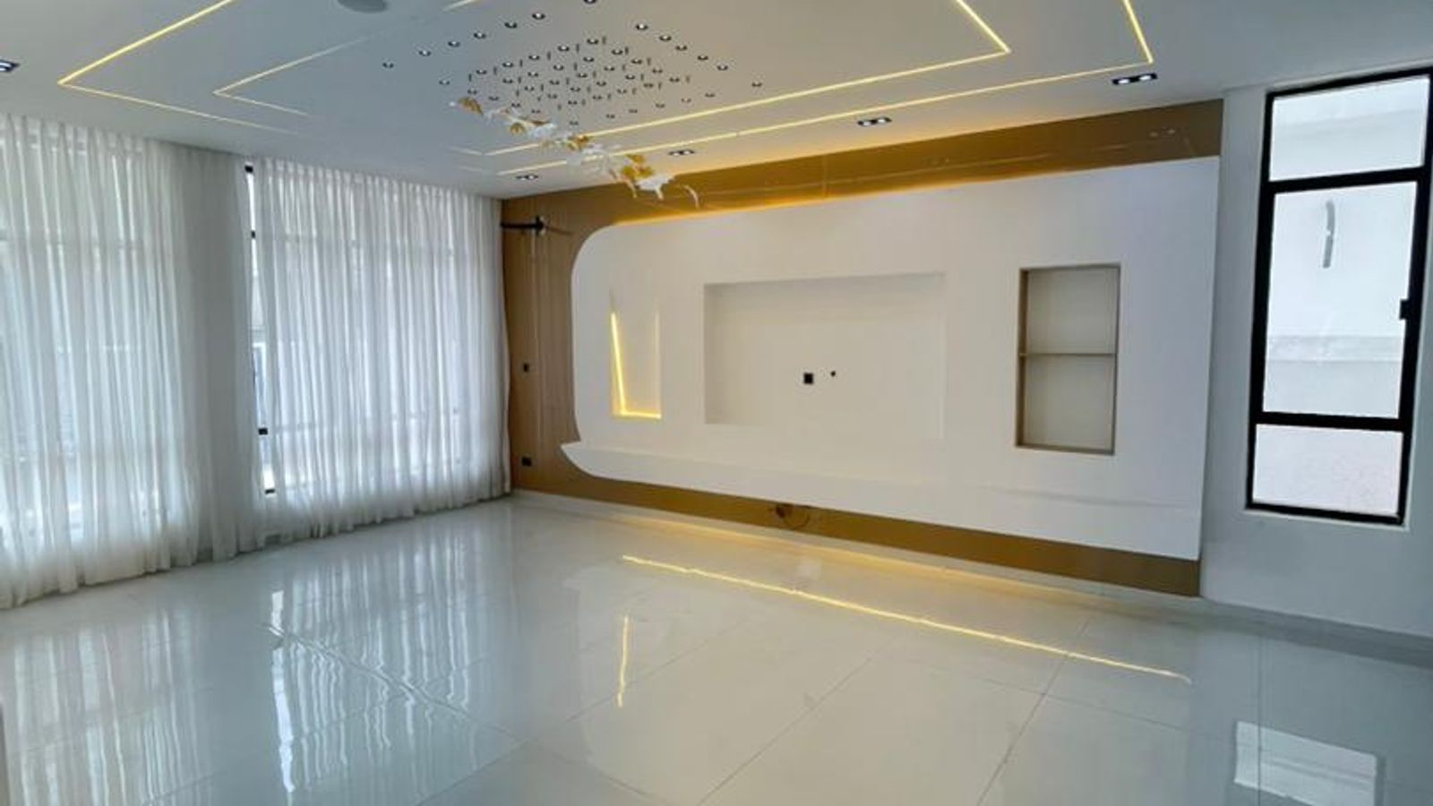 5 Bedroom Fully Detached Duplex